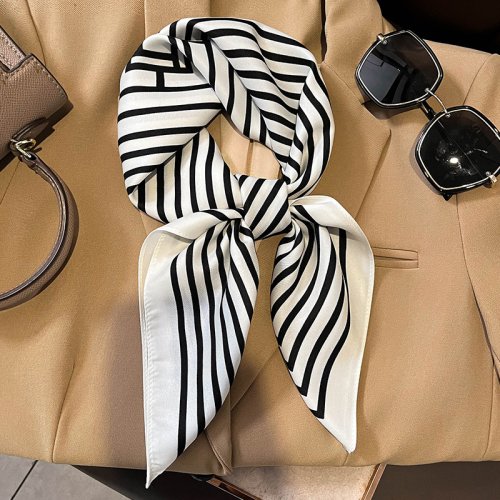 Immagine di Sciarpa Quadrata in Setascozzese di Lusso per Donna – Foulard Elegante in Raso con Motivo a Tartan, Fascia per Capelli e Cravatta Morbida per Ufficio e Occasioni Speciali