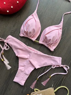 Image de Bikini Push-Up Sexy avec Chaîne Métallique - Été 2025