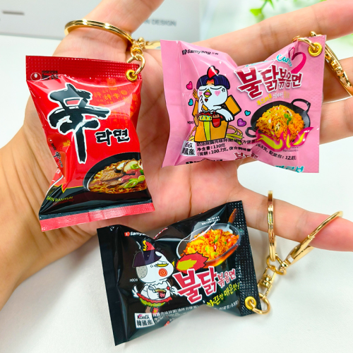 Bild von Simulation Instant-Nudeln Schlüsselanhänger am Telefon Mini Snacks Anhänger Taschenanhänger Weihnachtsgeschenke für