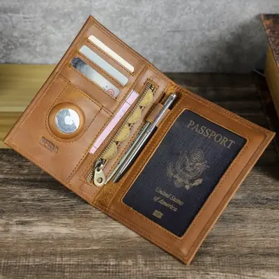 Image de Portefeuille de Voyage en Cuir avec Fente AirTag