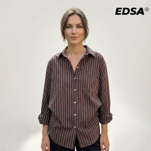 Bild von EDSA Braunes Damen-Hemd mit Fledermaus-Streifen, lange Ärmel, mit Bündchen, aufgesetzten Taschen, Knopfleiste vorne, für Bürodamenbluse