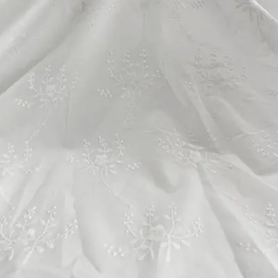 Dentelle Brodée 100% Coton - 5 Yards - Fleur Creuse