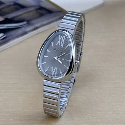 Image de Montre Femme Tête de Serpent - Luxe & Élégance