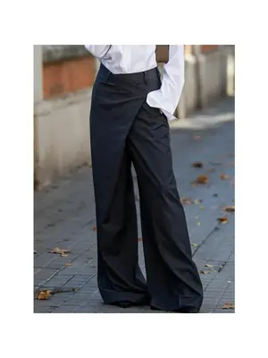 Image de Pantalon de Costume Asymétrique Taille Haute pour Femme