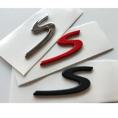 Image de Lettres de Coffre Brillantes - Élégance Chromée pour Votre Voiture