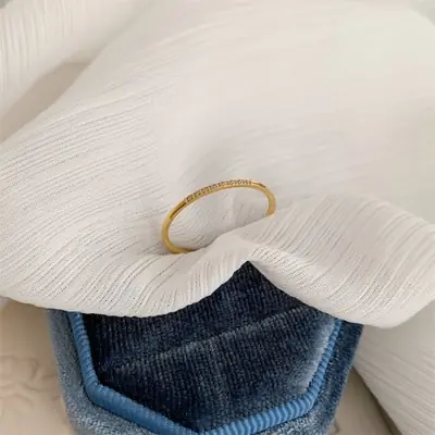 Image de Bague Zircon Cubique Fine - Élégance Moderne en Acier Inoxydable