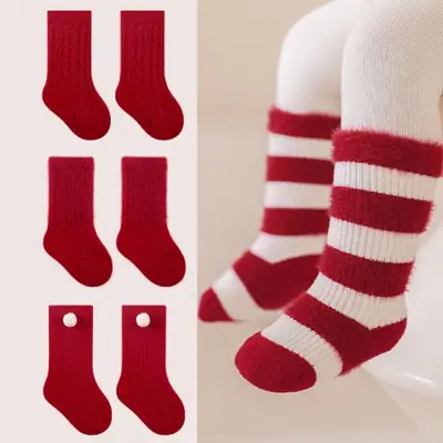 Image de Chaussettes Rouges de Noël pour Bébé - Douces & Chaudes