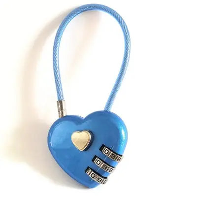 Image de Serrure à Combinaison Coeur - Sécurité & Style pour Vos Bagages