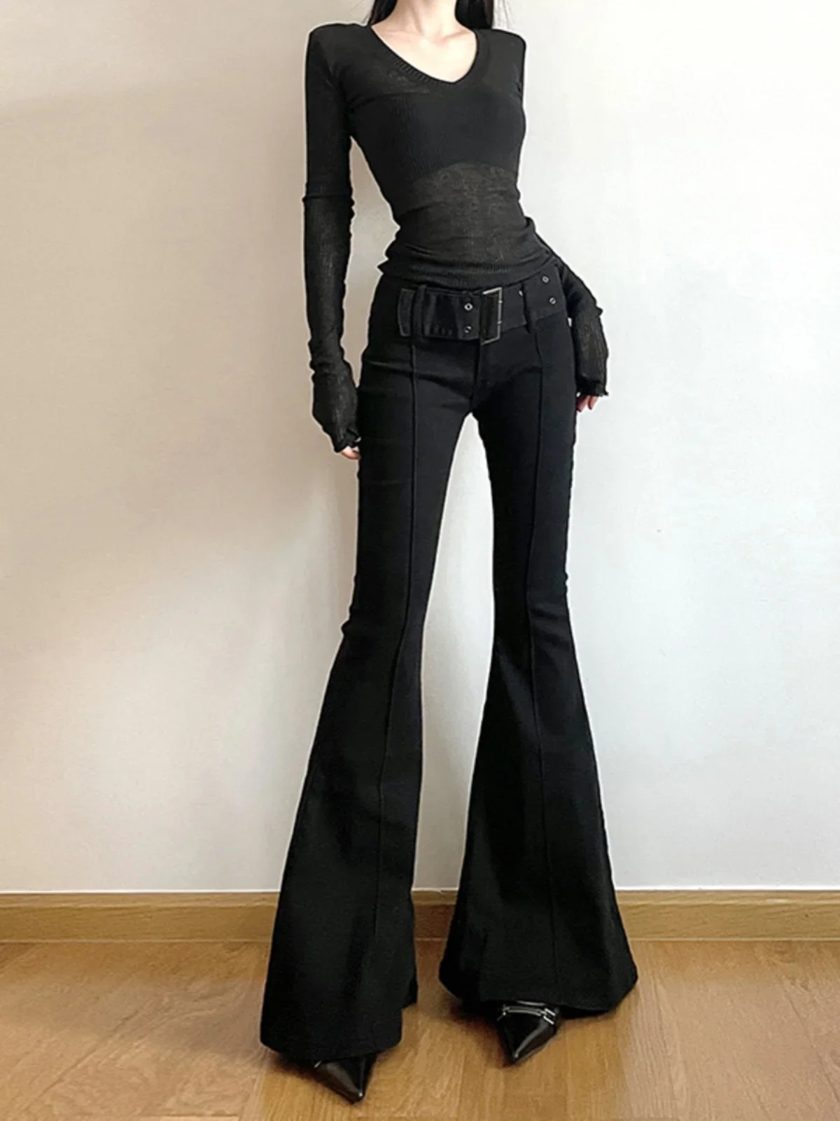 Imagen de Pantalones Acampanados Negros Y2K para Mujer