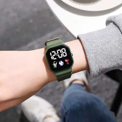 Montre Connectée Enfant - Étanche & LED