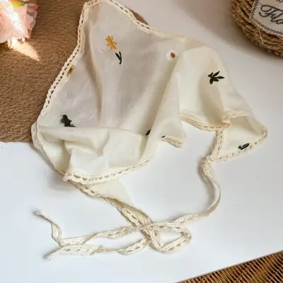 Image de Écharpe Dentelle Fleurie - Accessoire Cheveux Féminin Chic