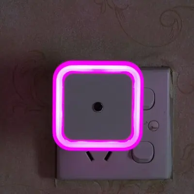 Image de Veilleuse LED Mini Carrée Sans Fil - Éclairage Doux pour Bébé et Enfants