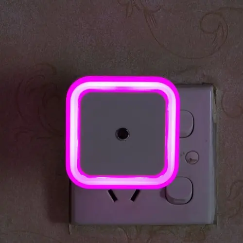Image de Veilleuse LED Mini Carrée Sans Fil - Éclairage Doux pour Bébé et Enfants