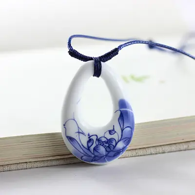 Image de Colliers & Pendentifs Céramique - Tendance & Élégance