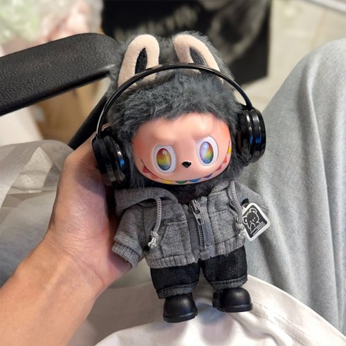 Immagine di Felpa con Cappuccio per Labubu Big Into Energy Series: Abbigliamento Casual Grigio e Nero, Giacca in Felpa alla Moda, Regalo Adorabile per Amanti dei Personaggi