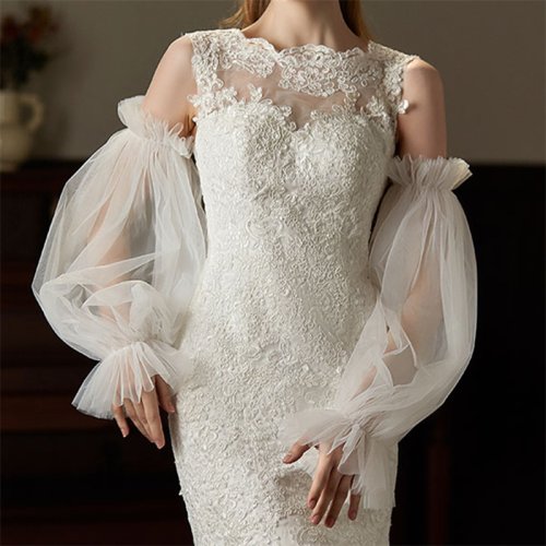 Bild von Elegante Abnehmbare Armstulpen in Weiß und Schwarz – Hautfreundliche Puffärmel für Hochzeit, Fotoshooting und besondere Anlässe