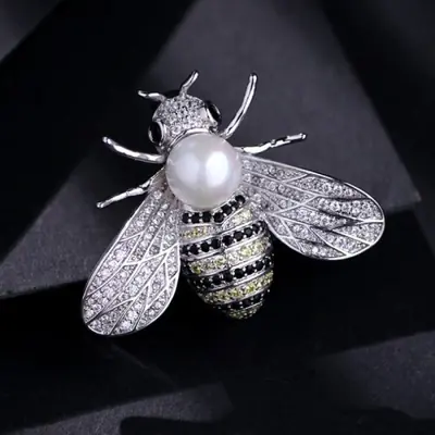Image de Broche Abeille Cristal - Bijou Élégant pour Femme