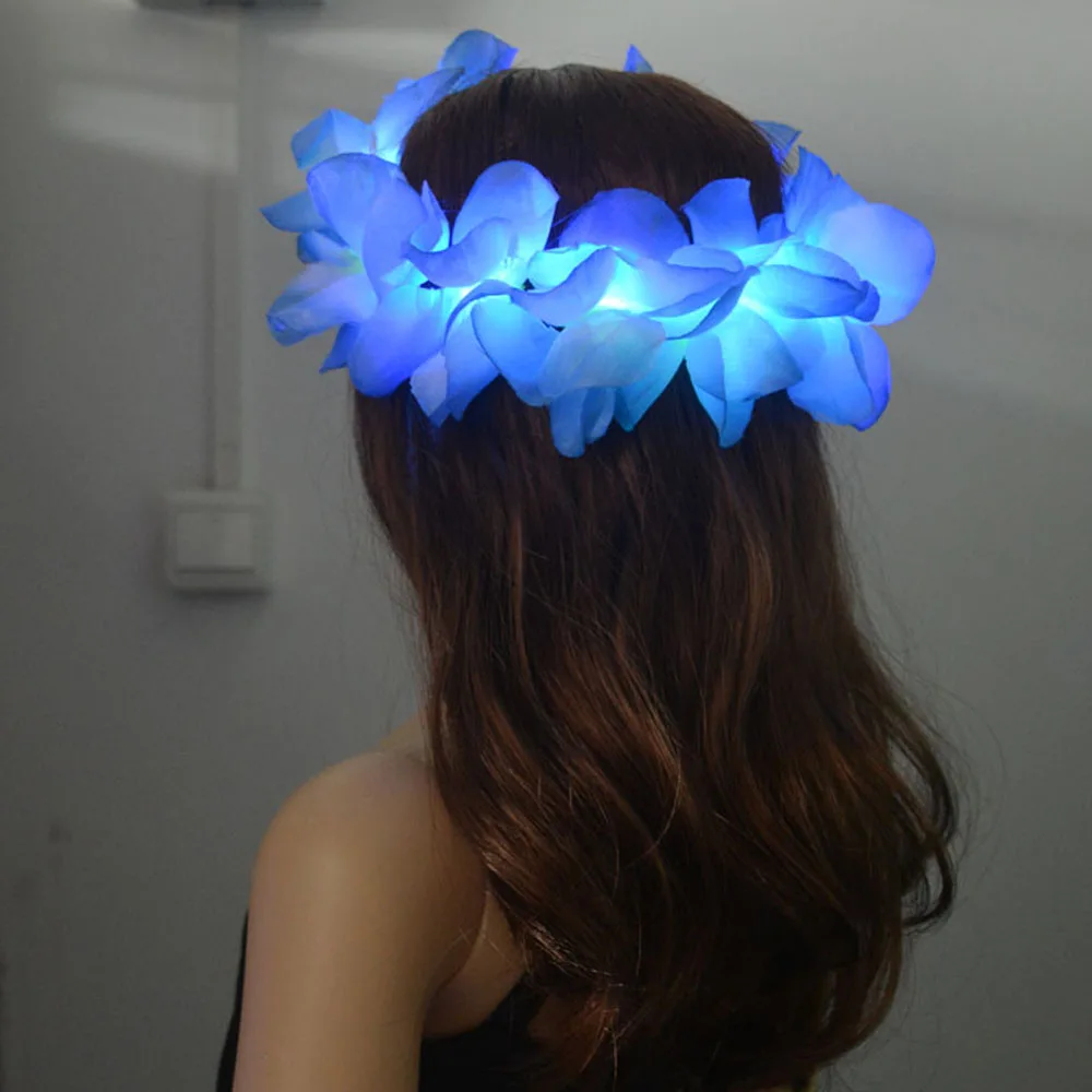 Afbeelding van LED Lichtgevende Hawaïaanse Bloemkrans voor Bruidsmeisjes en Feesten – Verlichte Hoofdband met Kleurrijke Blauwe, Roze en Witte Bloemen