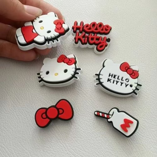 Afbeelding van Hello Kitty Cartoon Set: Leuke DIY Schoencharmes, Tuinaccessoires & Gesp voor Klompen, Sandalen en Accessoires – Perfect als Versiering of Geschenk