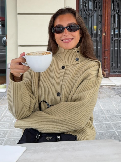Bild von Eleganter Strickcardigan für Damen mit Stehkragen, langen Ärmeln und einreihiger Knopfleiste – moderne Damenjacke in trendigem Design für Frühjahr 2026