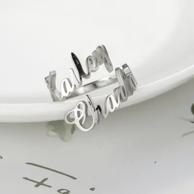 Image de Bague Double Nom Personnalisée - Cadeau Romantique en Or