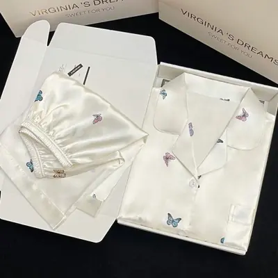 Image de Pyjama Papillon Faux Satin - Doux & Élégant