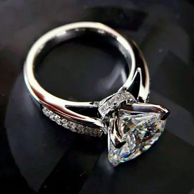 Image de Bague de Fiançailles Élégante en Cristal Cubique