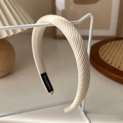 Image de Bandeau à Carreaux Noir et Blanc - Élégant & Tendance