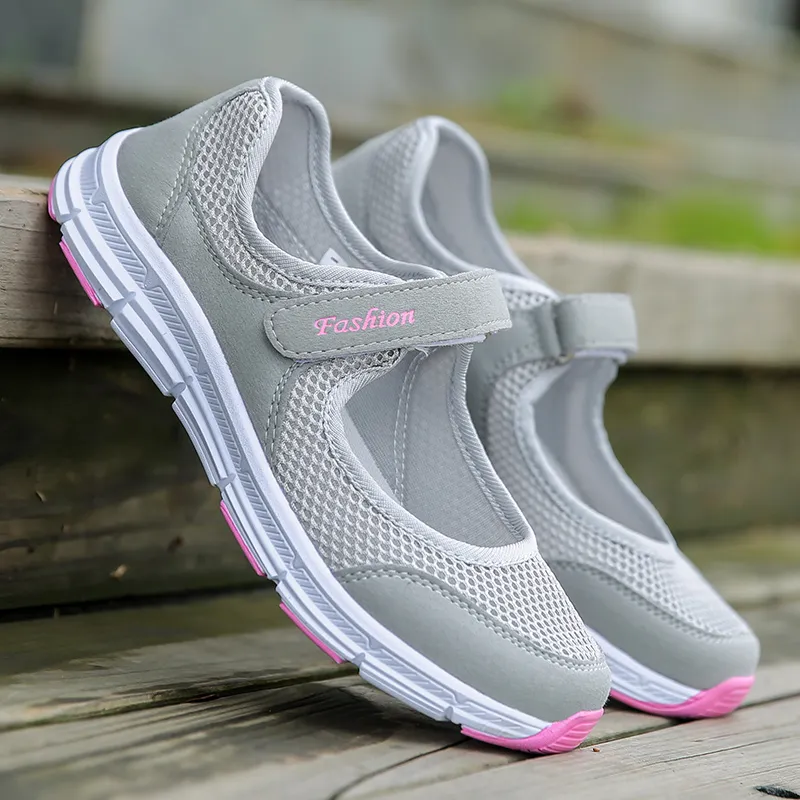 Immagine di Scarpe da Donna Vulcanizzate Traspiranti in Mesh Bianche - Scarpe da Ginnastica Casual e Leggere per Passeggiate e Lavoro