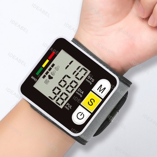 Afbeelding van Digitale Polsbloeddrukmeter met Hartslagmeter - Accurate Bloeddrukmeting via LCD-Scherm voor Draagbare Gezondheidszorg