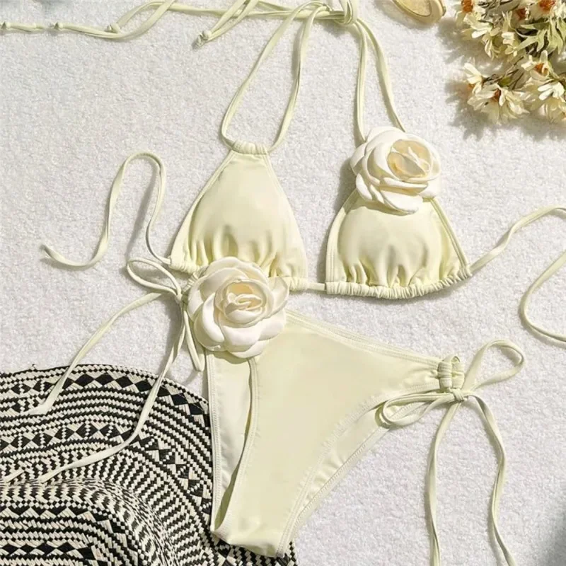 Immagine di Bikini con Fiore 3D - Costume da Bagno Donna 2025