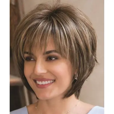Image de Perruque Pixie Marron avec Reflets Blondes - Naturelle & Tendance