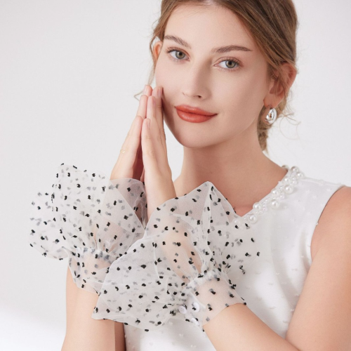 Immagine di Polsini in Pizzo Bianchi con Maniche Finte Staccabili – Accessorio Elegante per Abiti da Sposa, Costumi da Cosplay e Halloween