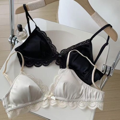 Immagine di Reggiseno Triangolo Coreano con Fiocco in Pizzo