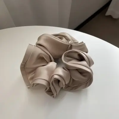 Image de Chouchous en Satin avec Grand Nœud - Accessoire de Cheveux Élégant