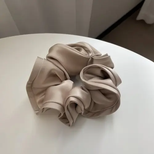 Image de Chouchous en Satin avec Grand Nœud - Accessoire de Cheveux Élégant