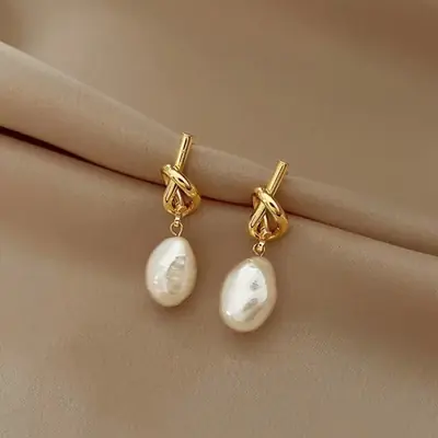 Image de Boucles d'oreilles dorées élégantes - Tendance Coréenne 2023