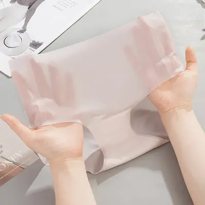 Image de Slips d'été en soie glacée ultra-fins