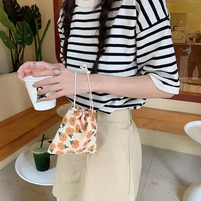 Image de Sac en Toile à Carreaux Floral - Pratique & Stylish