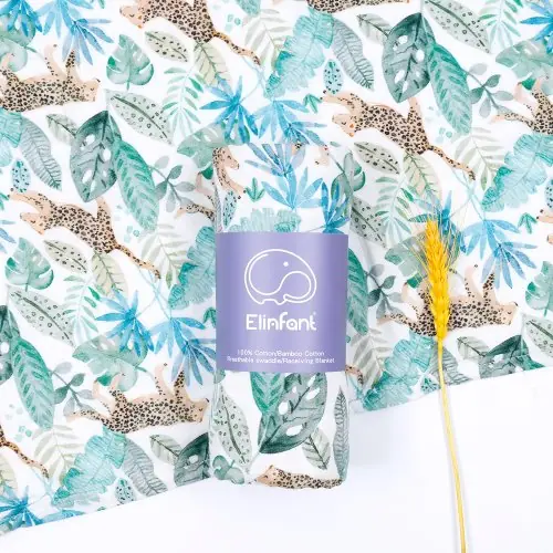 Image de Couverture d'emmaillotage en coton mousseline - Douceur naturelle pour bébé