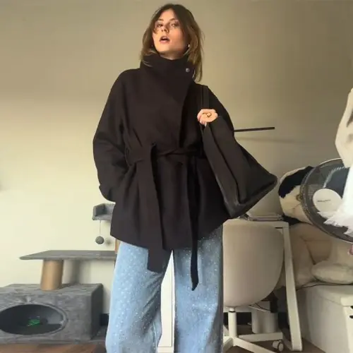 Image de Veste Fausse Fourrure Femme Col Haut - Hiver 2021