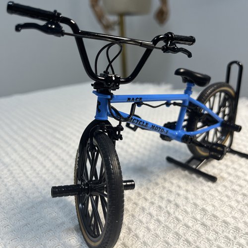 Bild von 1:8 Mini Modell Legierung Fahrrad Mit Park Rack Diecast Dekoration Metall Berg Finger Blau Fahrrad Simulation Geschenke Spielzeug Jungen