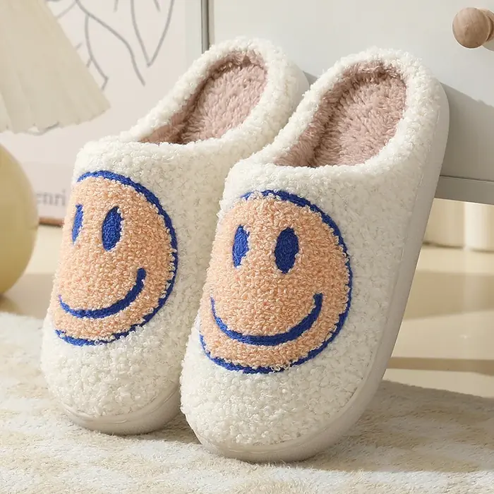Image de Pantoufles Kawaii Fuzzy Mignonnes pour Homme et Femme