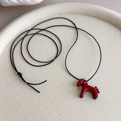 Image de Collier Long Cheval Coloré - Bijou Tendance pour Femmes