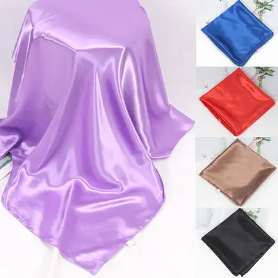 Image de Foulard Satiné 90x90cm - Élégant & Polyvalent