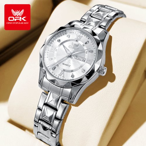 Image de Montre Femme Élégante avec Double Calendrier et Bracelet Acier
