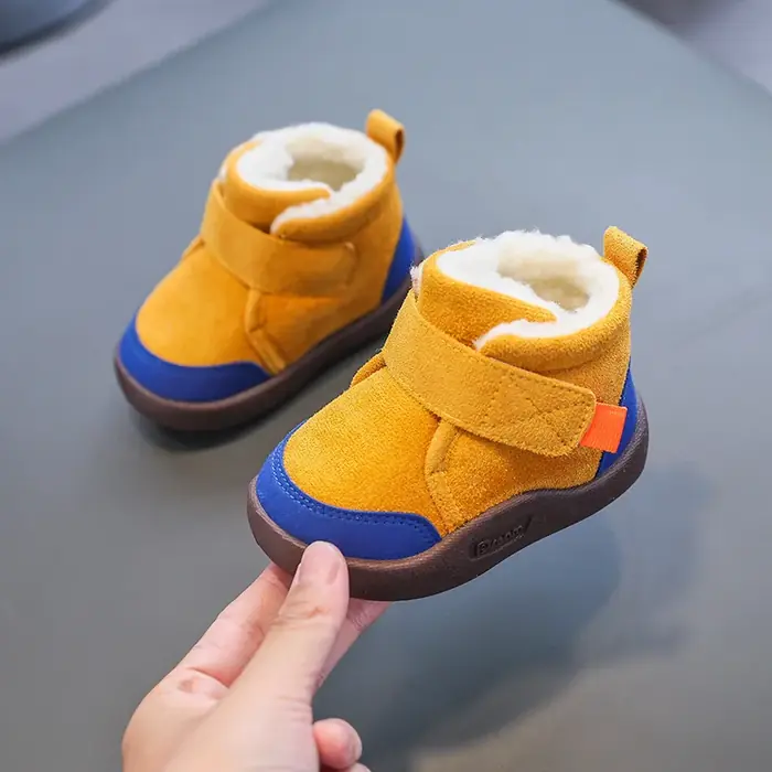 Image de Bottes d'hiver pour bébés - Chaussures chaudes et douces