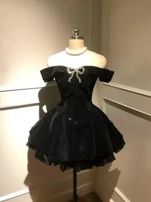 Image de Robe Gothique Noire Y2K - Épaules Dénudées Vintage