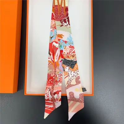 Image de Foulard Hibou en Soie - Élégance & Style 2024
