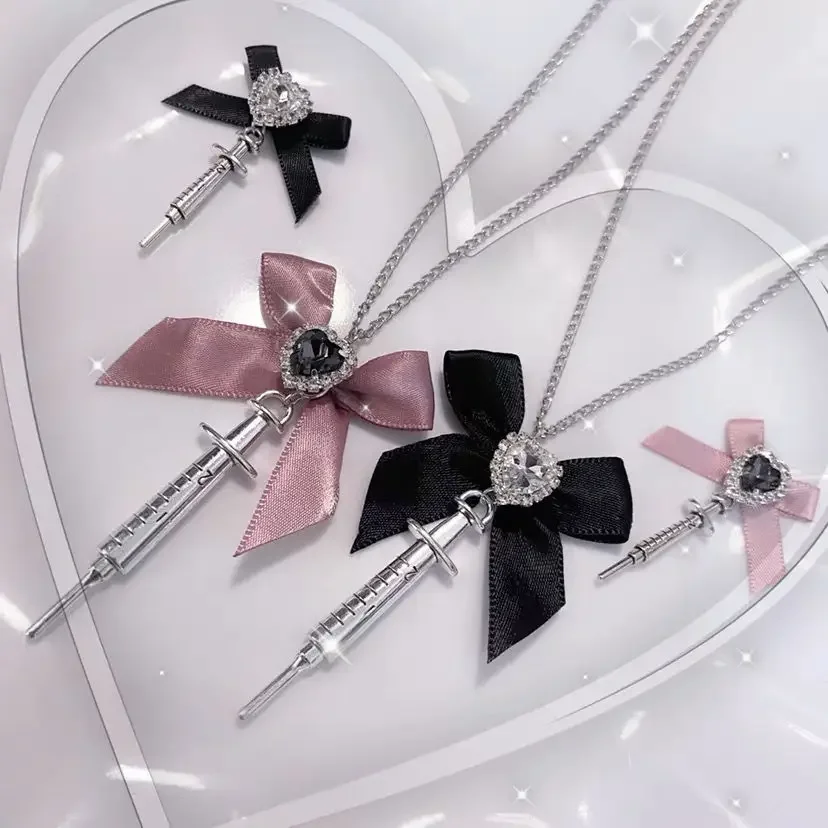 Zdjęcie Nowy naszyjnik z metalowym sercem i kokardą w stylu gotyckim – elegancki akcesorium dla kobiet w trendzie dark lolita